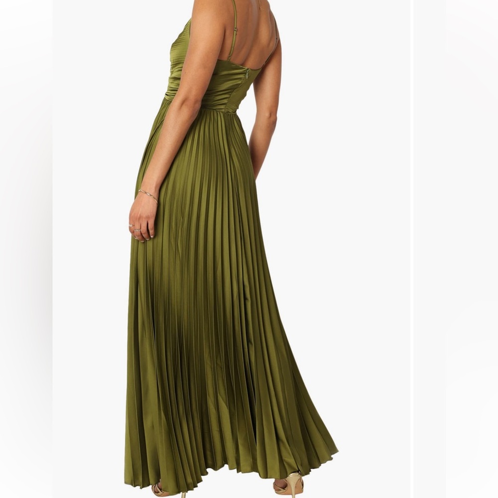 🫒Petal & Pup Naira Olive Maxi Dress - Picture 2 of 9